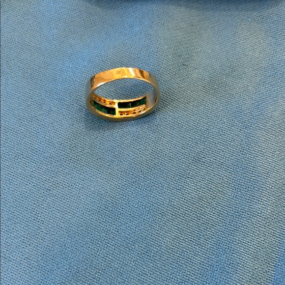 Elegant 14KT YellowGold Emerald and Diamond ring - Picture 6 of 9